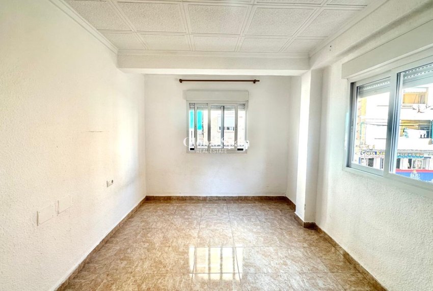 Revente - APPARTEMENT -
TORREVIEJA - Estacion de autobuses