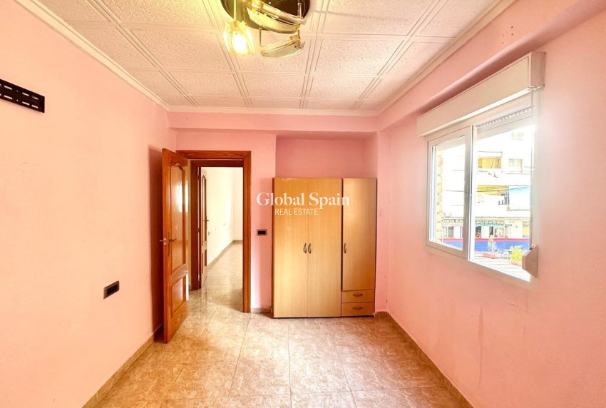 Revente - APPARTEMENT -
TORREVIEJA - Estacion de autobuses