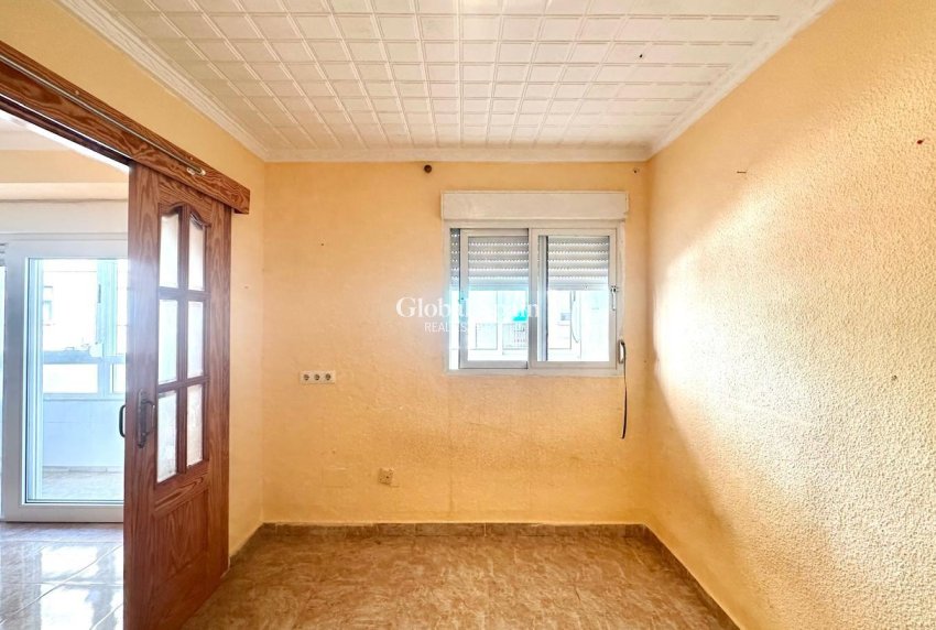 Revente - APPARTEMENT -
TORREVIEJA - Estacion de autobuses