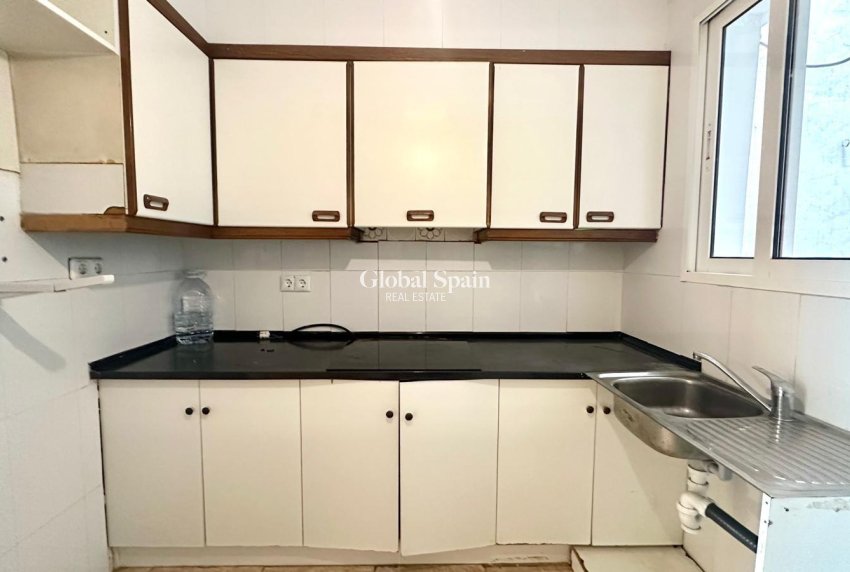 Revente - APPARTEMENT -
TORREVIEJA - Estacion de autobuses