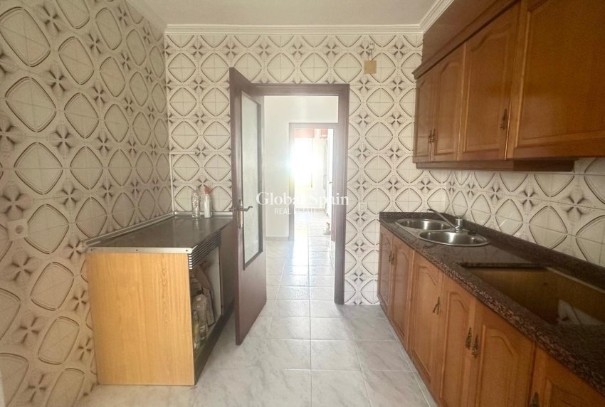 Revente - APPARTEMENT -
TORREVIEJA - Estacion de autobuses