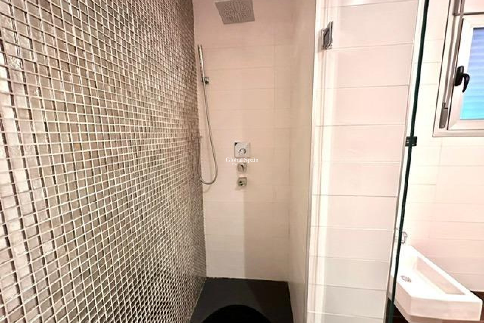 Revente - APPARTEMENT -
TORREVIEJA - Estacion de autobuses