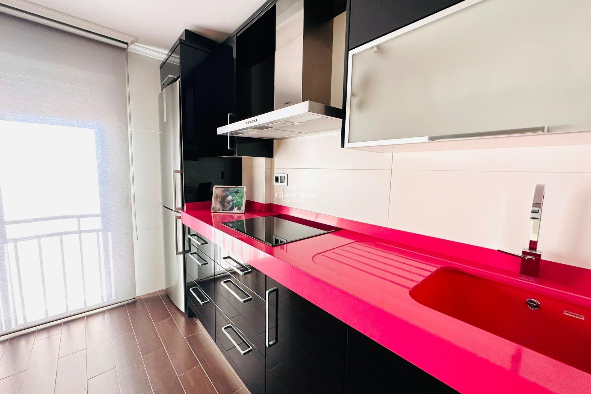 Revente - APPARTEMENT -
TORREVIEJA - Estacion de autobuses