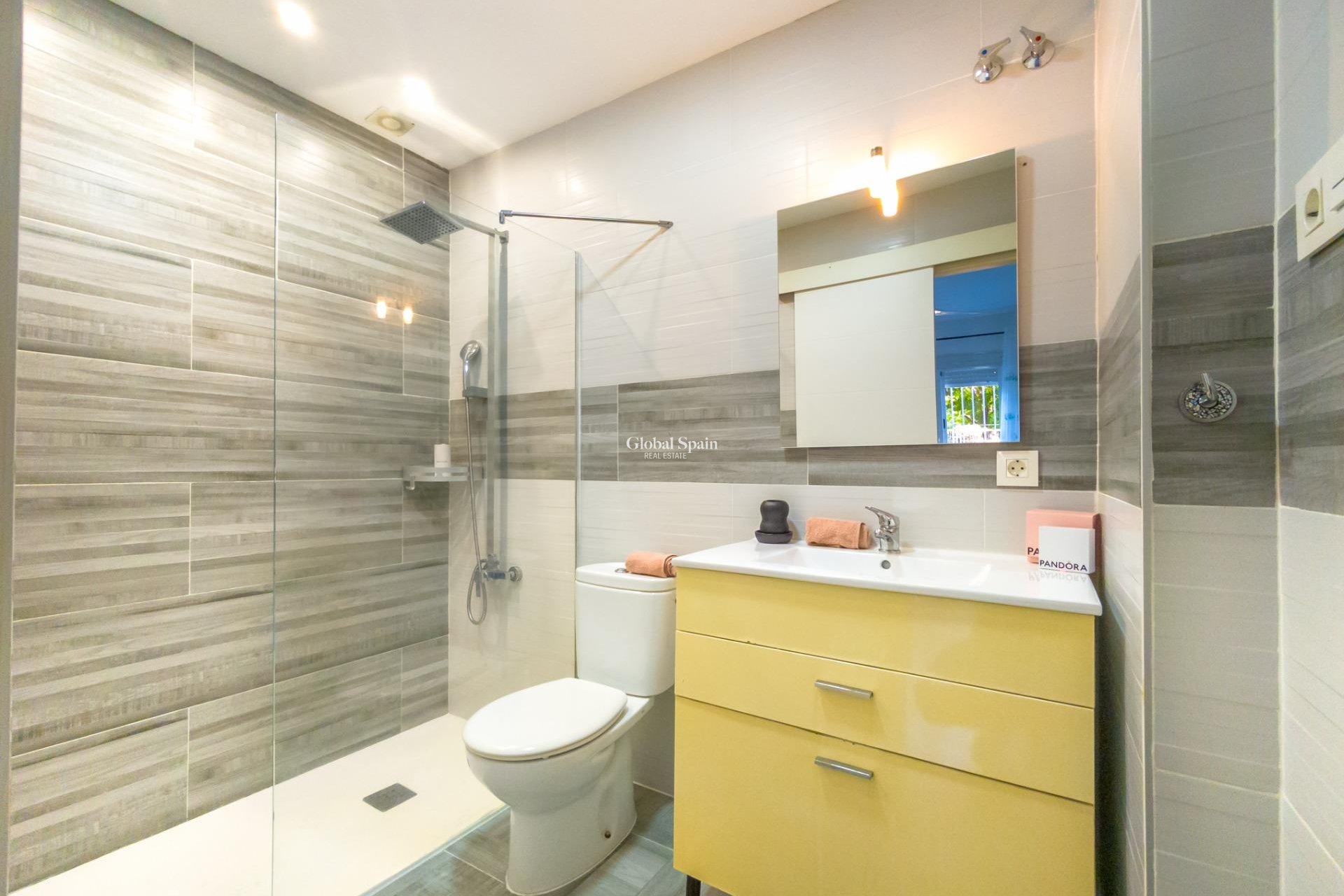 Revente - APPARTEMENT -
TORREVIEJA - Estacion de autobuses