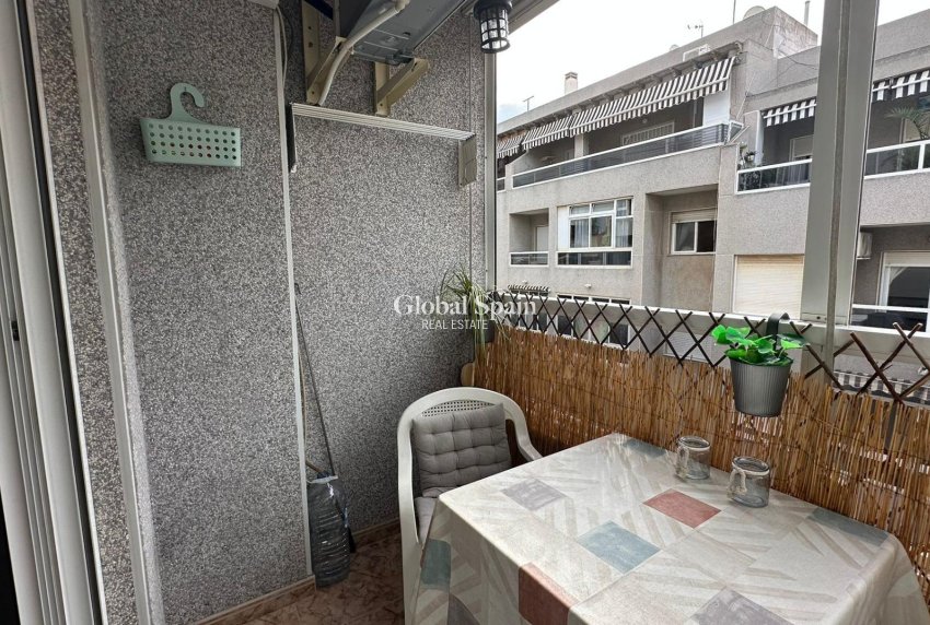 Revente - APPARTEMENT -
TORREVIEJA - Estacion de autobuses