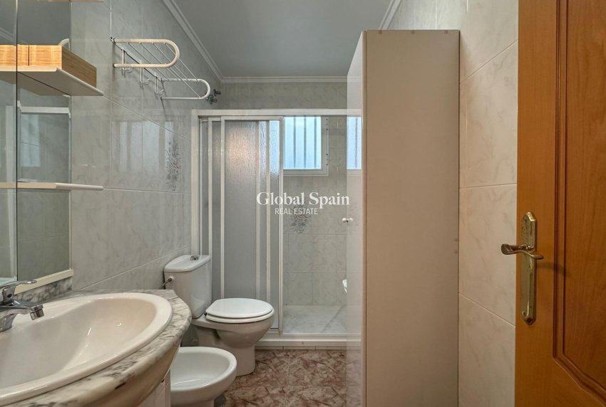 Revente - APPARTEMENT -
TORREVIEJA - Estacion de autobuses