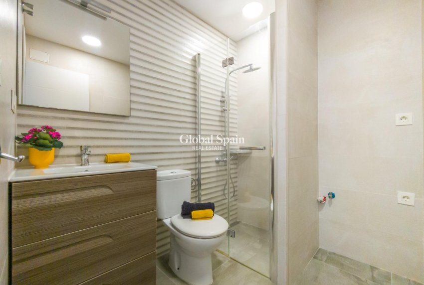 Revente - APPARTEMENT -
TORREVIEJA - Estacion de autobuses