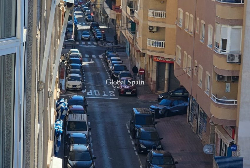 Revente - APPARTEMENT -
TORREVIEJA - Estacion de autobuses