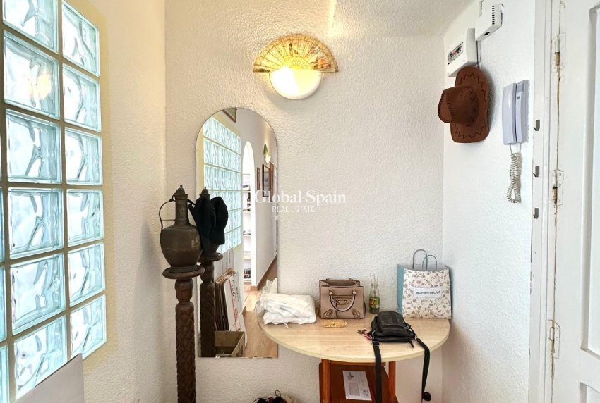 Revente - APPARTEMENT -
TORREVIEJA - Estacion de autobuses