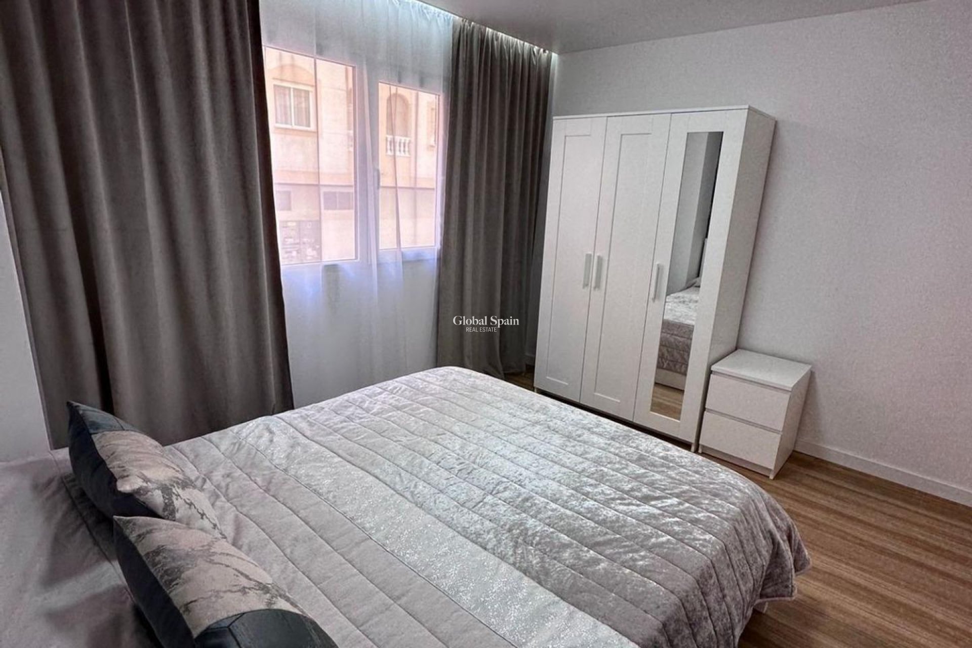 Revente - APPARTEMENT -
TORREVIEJA - Estacion de autobuses