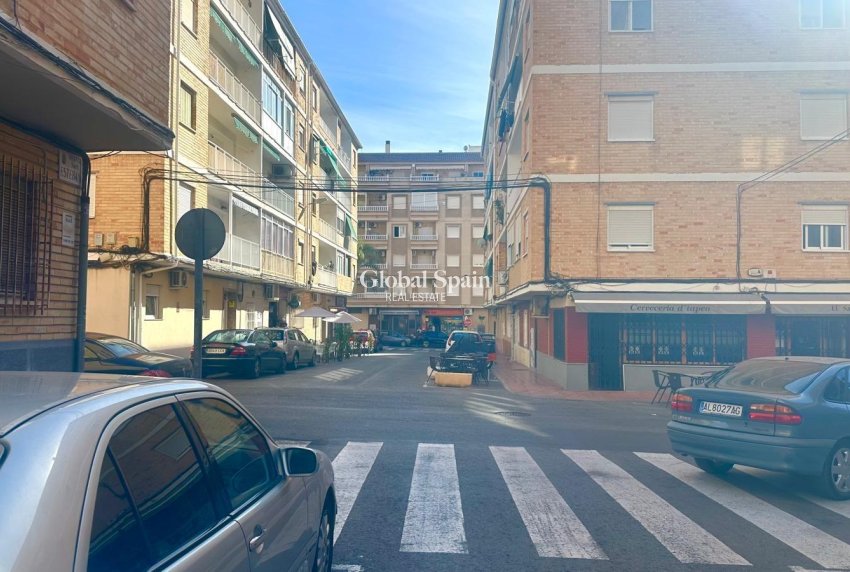 Revente - APPARTEMENT -
TORREVIEJA - Estacion de autobuses