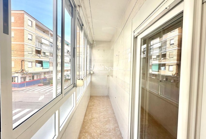 Revente - APPARTEMENT -
TORREVIEJA - Estacion de autobuses