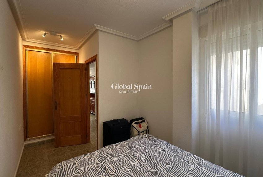 Revente - APPARTEMENT -
TORREVIEJA - Estacion de autobuses