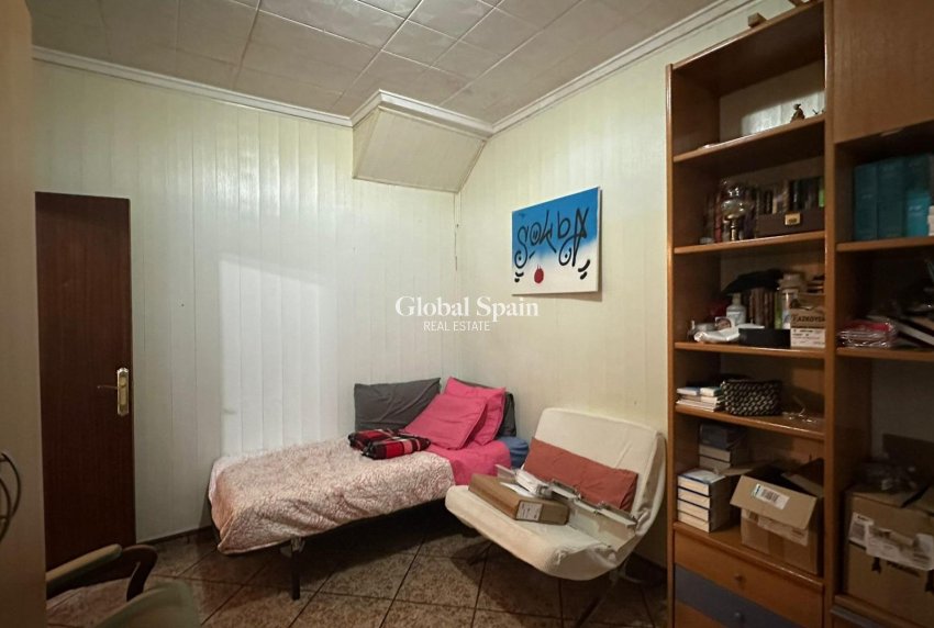 Revente - APPARTEMENT -
TORREVIEJA - Estacion de autobuses