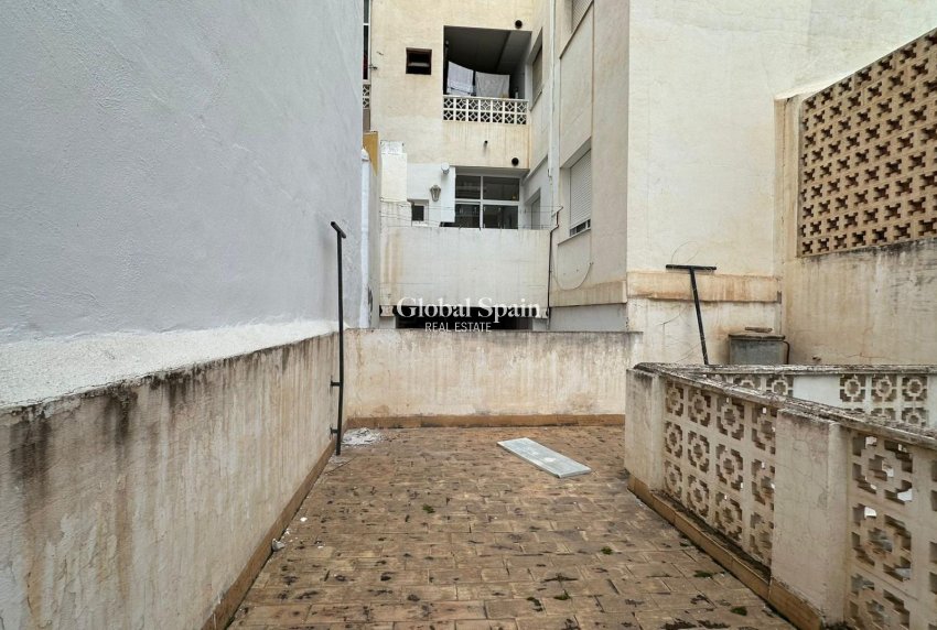 Revente - APPARTEMENT -
TORREVIEJA - Estacion de autobuses