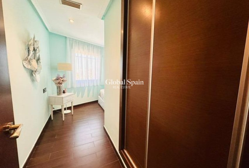 Revente - APPARTEMENT -
TORREVIEJA - Estacion de autobuses