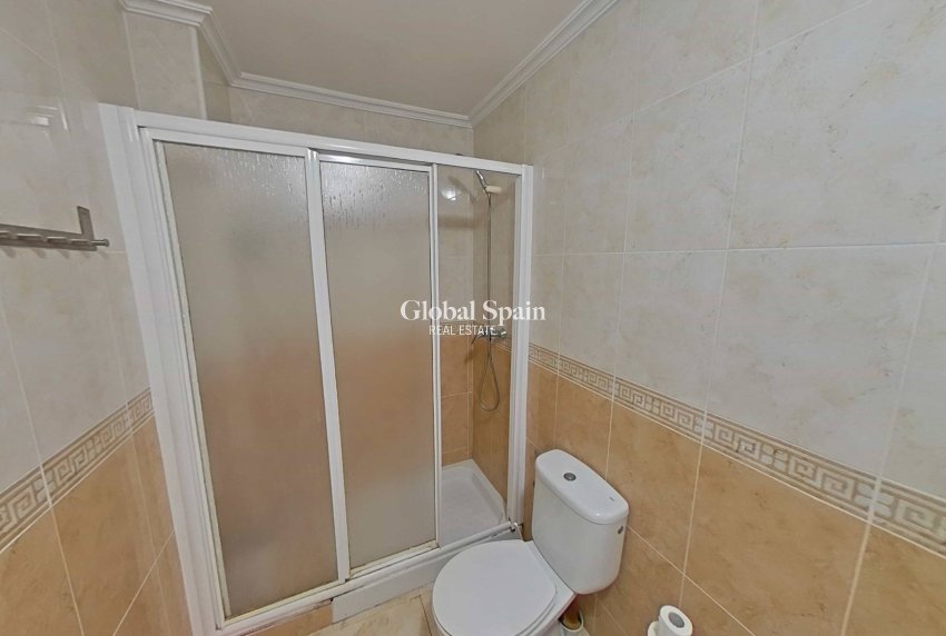 Revente - APPARTEMENT -
TORREVIEJA - Estacion de autobuses