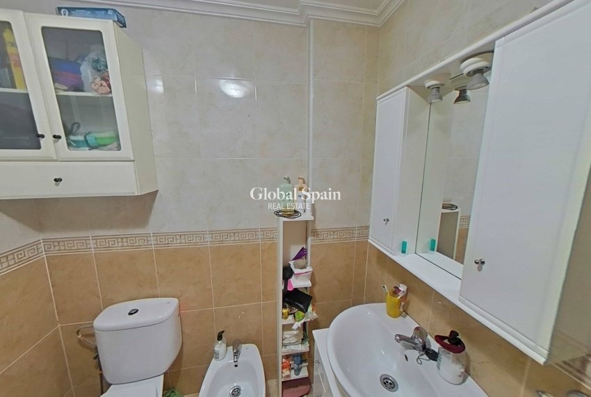 Revente - APPARTEMENT -
TORREVIEJA - Estacion de autobuses