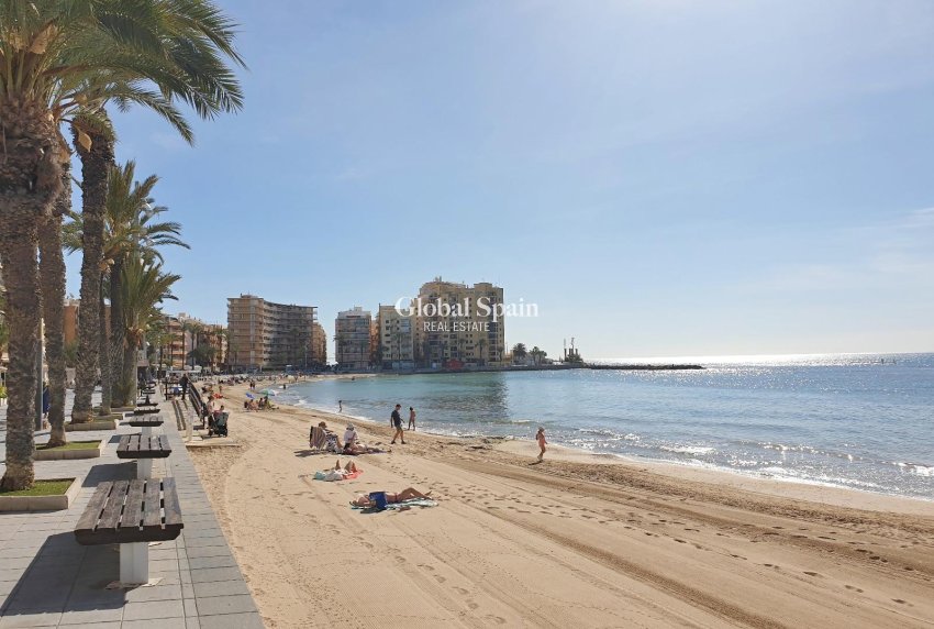 Revente - APPARTEMENT -
TORREVIEJA - Estacion de autobuses