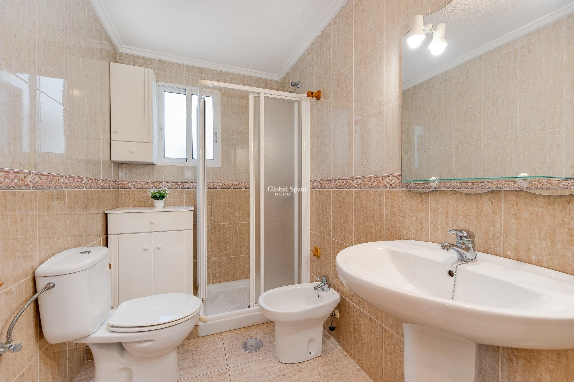 Revente - APPARTEMENT -
TORREVIEJA - Estacion de autobuses