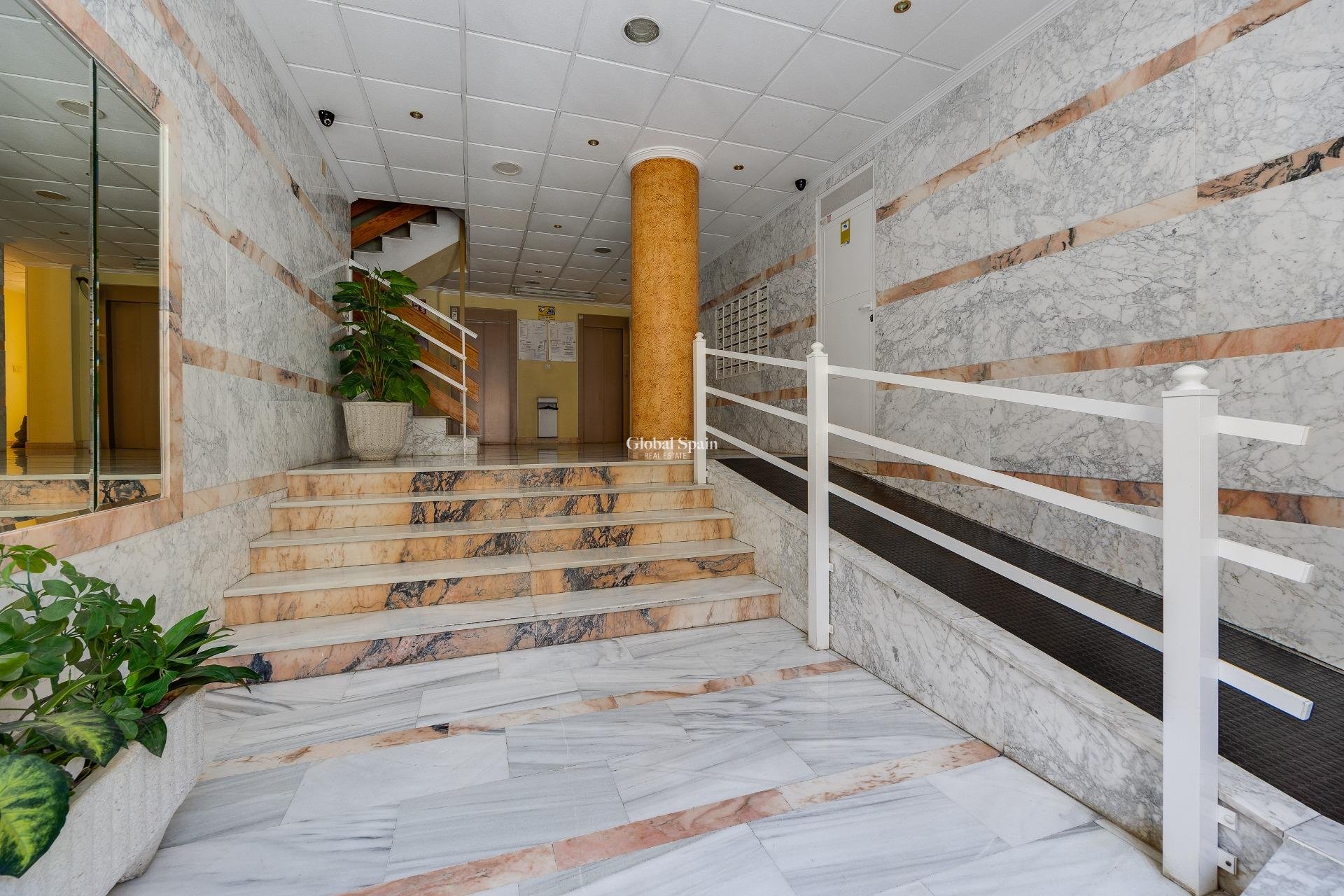 Revente - APPARTEMENT -
TORREVIEJA - Estacion de autobuses