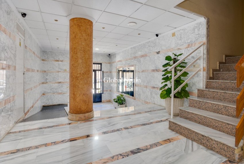 Revente - APPARTEMENT -
TORREVIEJA - Estacion de autobuses