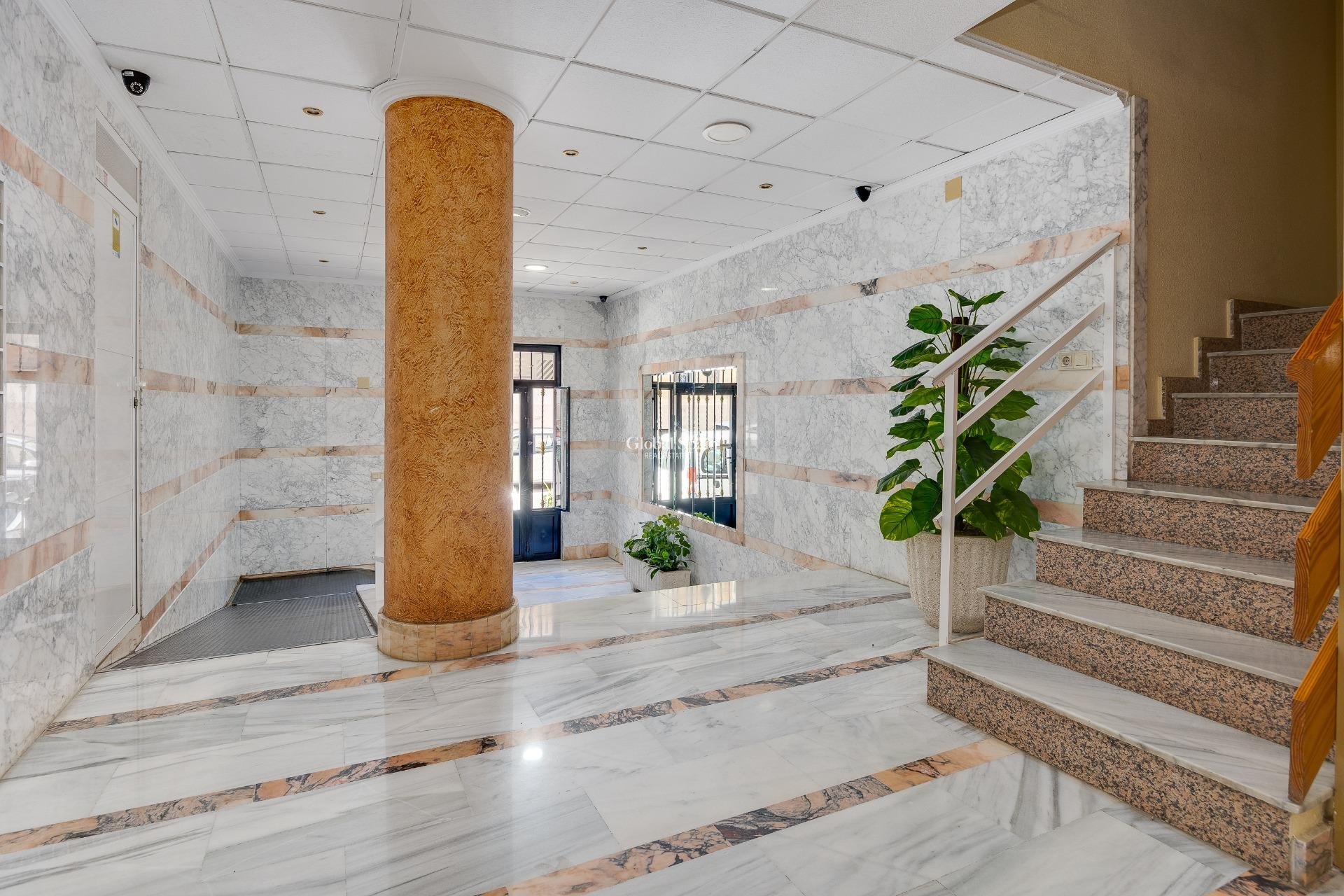 Revente - APPARTEMENT -
TORREVIEJA - Estacion de autobuses