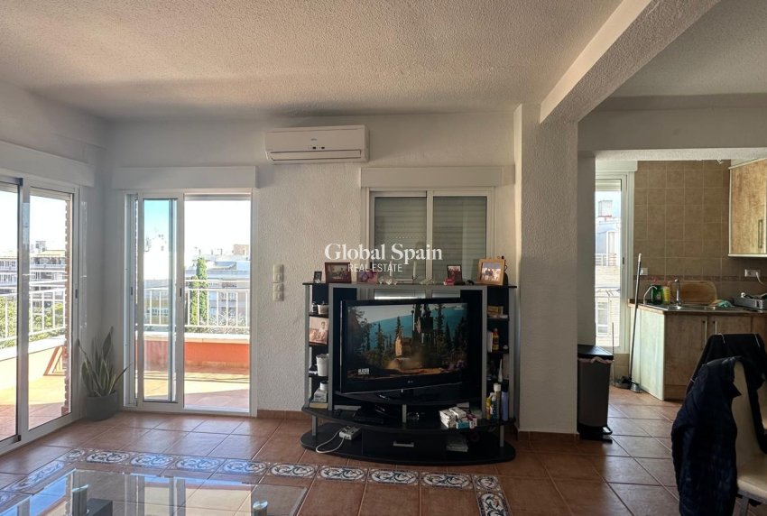 Revente - APPARTEMENT -
TORREVIEJA - Estacion de autobuses