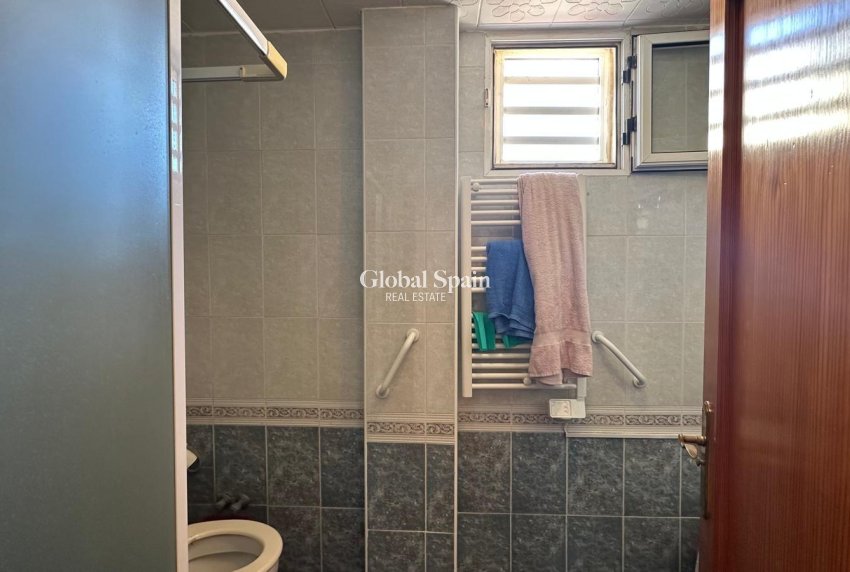 Revente - APPARTEMENT -
TORREVIEJA - Estacion de autobuses