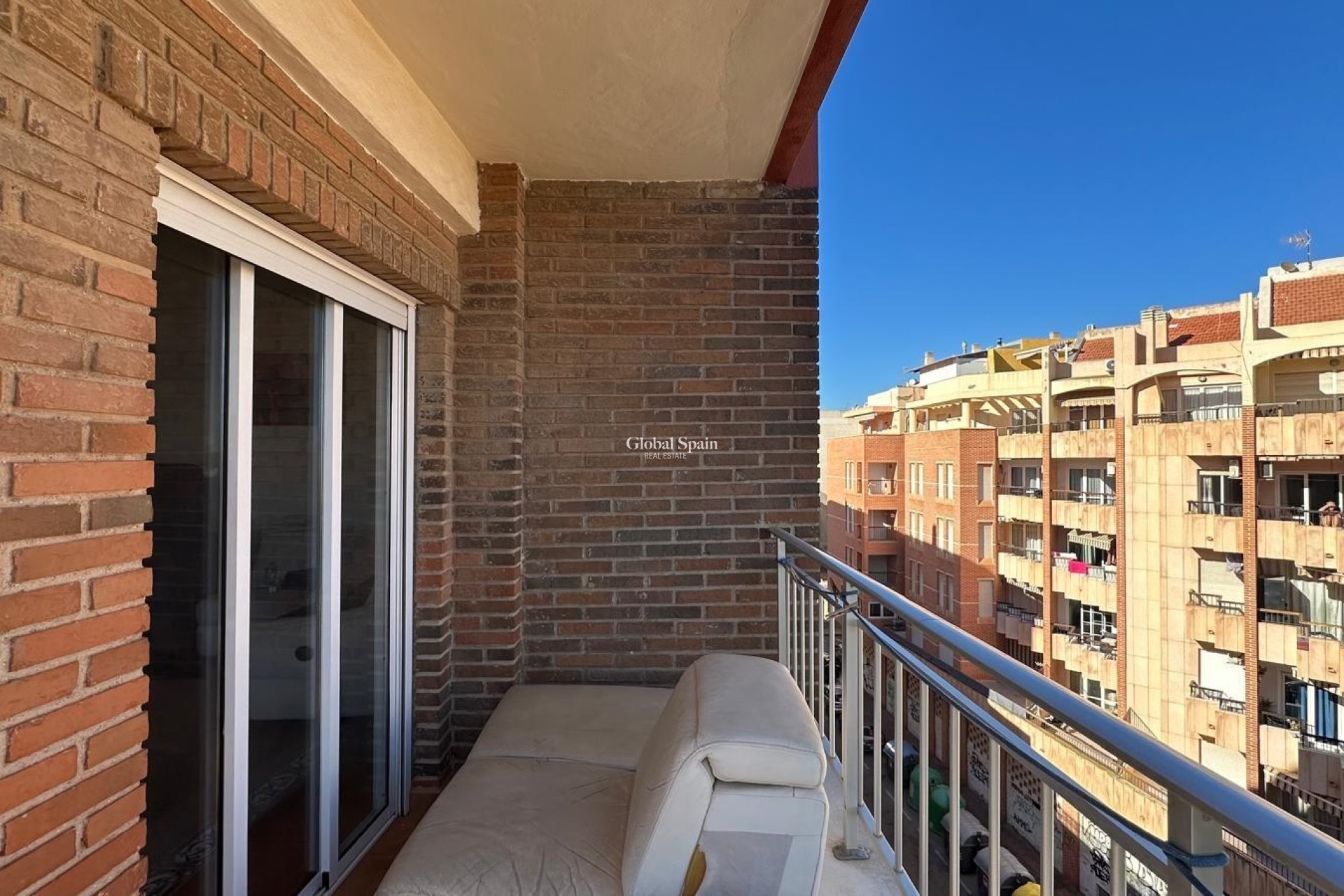 Revente - APPARTEMENT -
TORREVIEJA - Estacion de autobuses