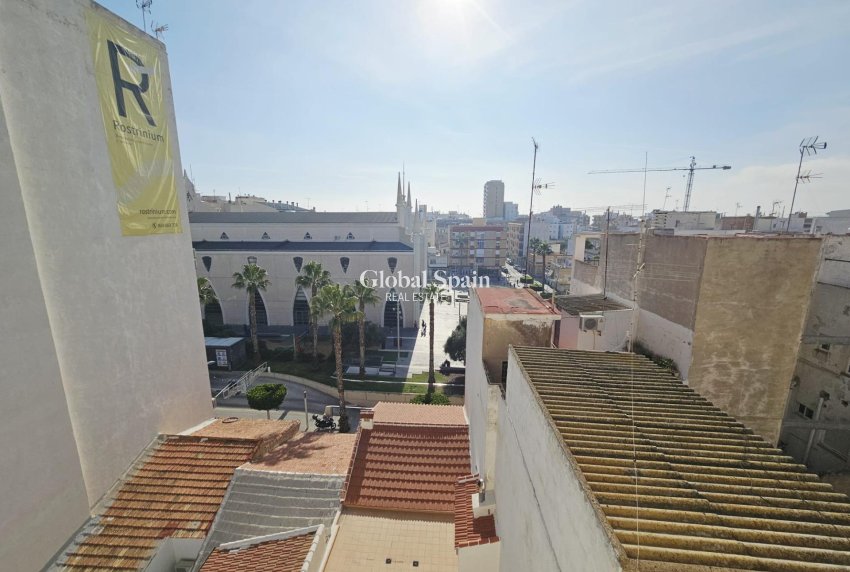 Revente - APPARTEMENT -
TORREVIEJA - Estacion de autobuses