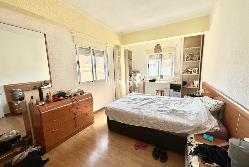 Revente - APPARTEMENT -
TORREVIEJA - Estacion de autobuses