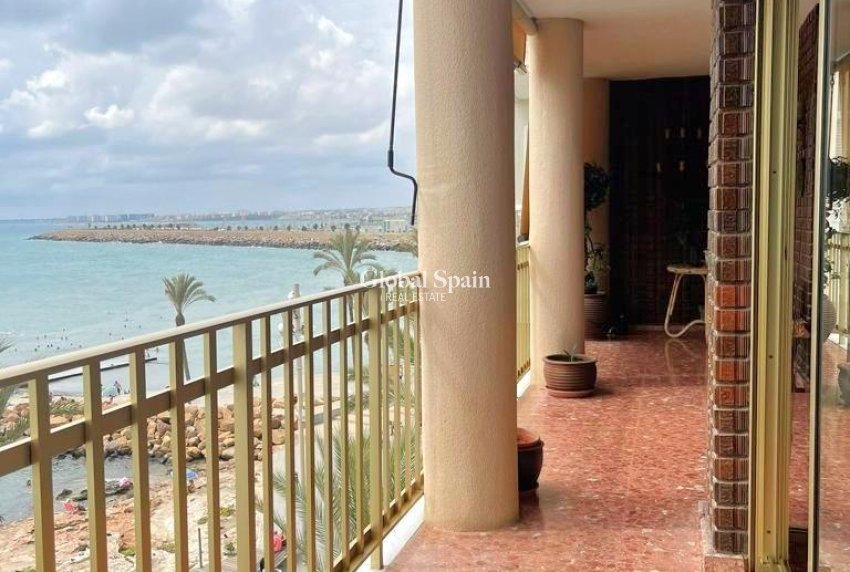 Revente - APPARTEMENT -
TORREVIEJA - Estacion de autobuses