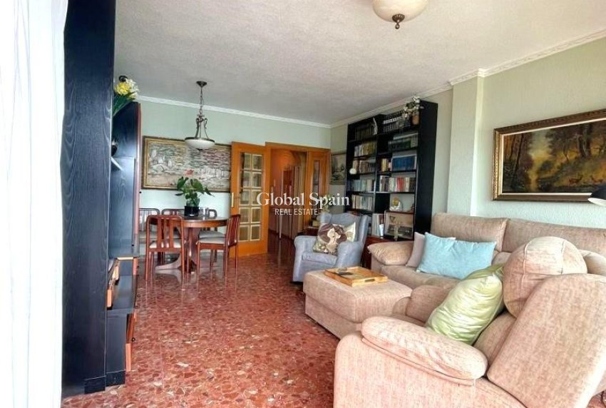 Revente - APPARTEMENT -
TORREVIEJA - Estacion de autobuses