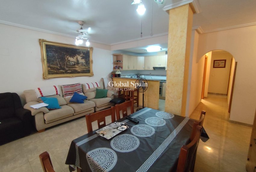 Revente - APPARTEMENT -
TORREVIEJA - Estacion de autobuses