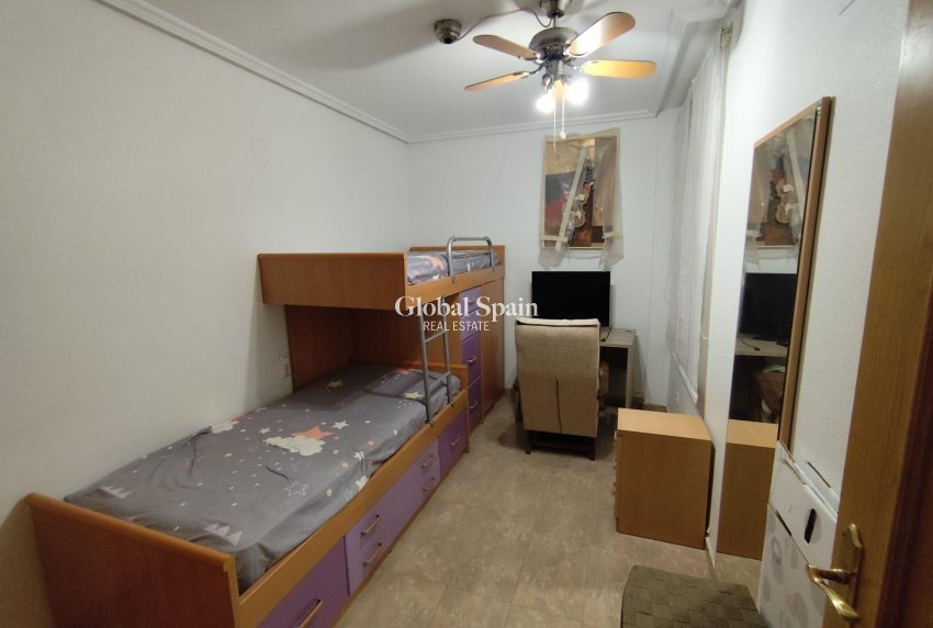 Revente - APPARTEMENT -
TORREVIEJA - Estacion de autobuses