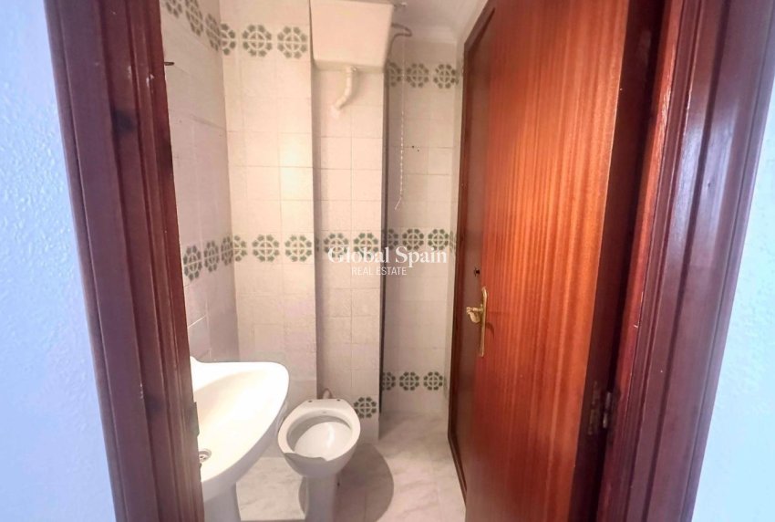 Revente - APPARTEMENT -
TORREVIEJA - Estacion de autobuses