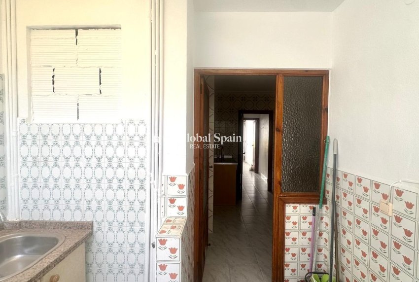 Revente - APPARTEMENT -
TORREVIEJA - Estacion de autobuses