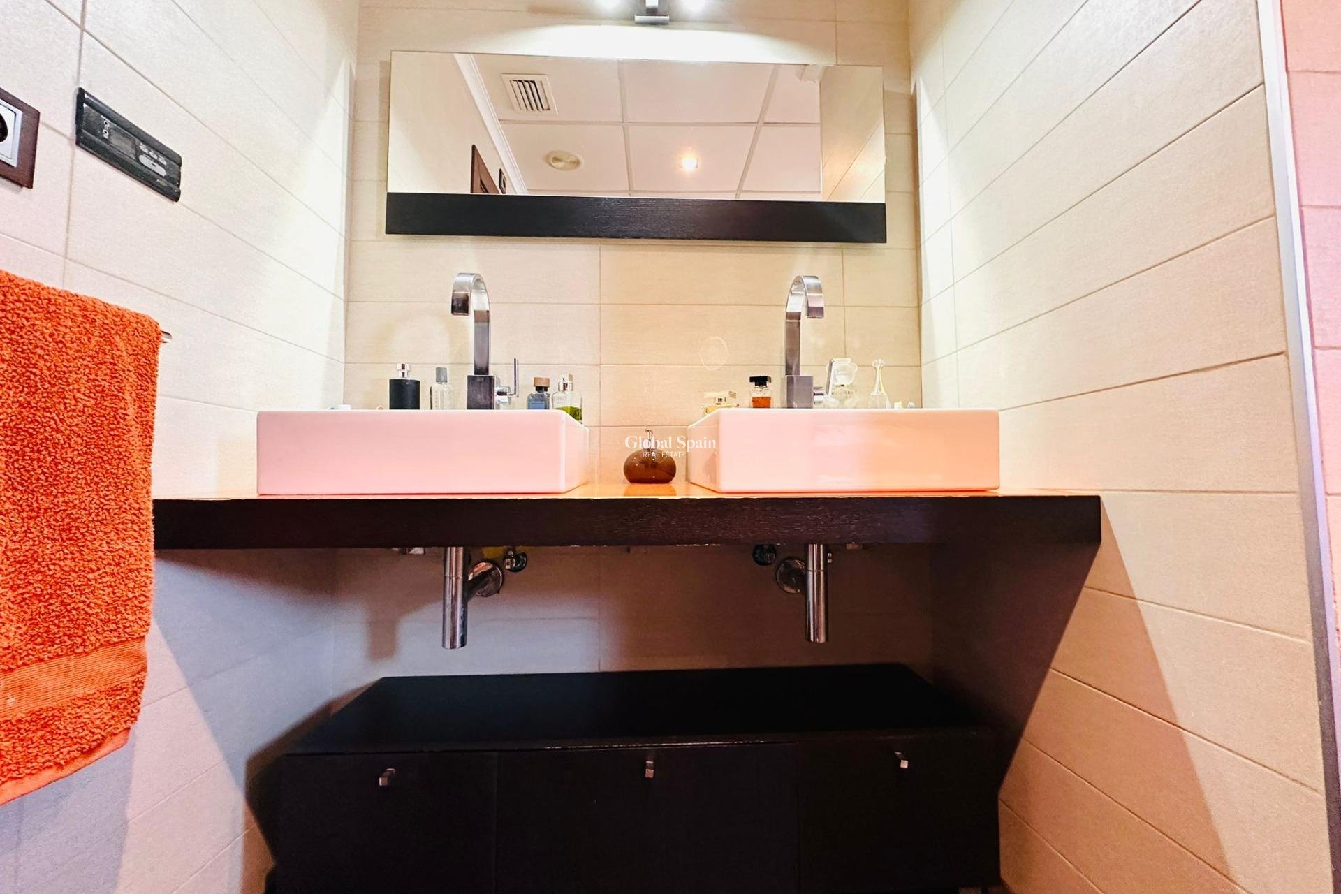 Revente - APPARTEMENT -
TORREVIEJA - Estacion de autobuses