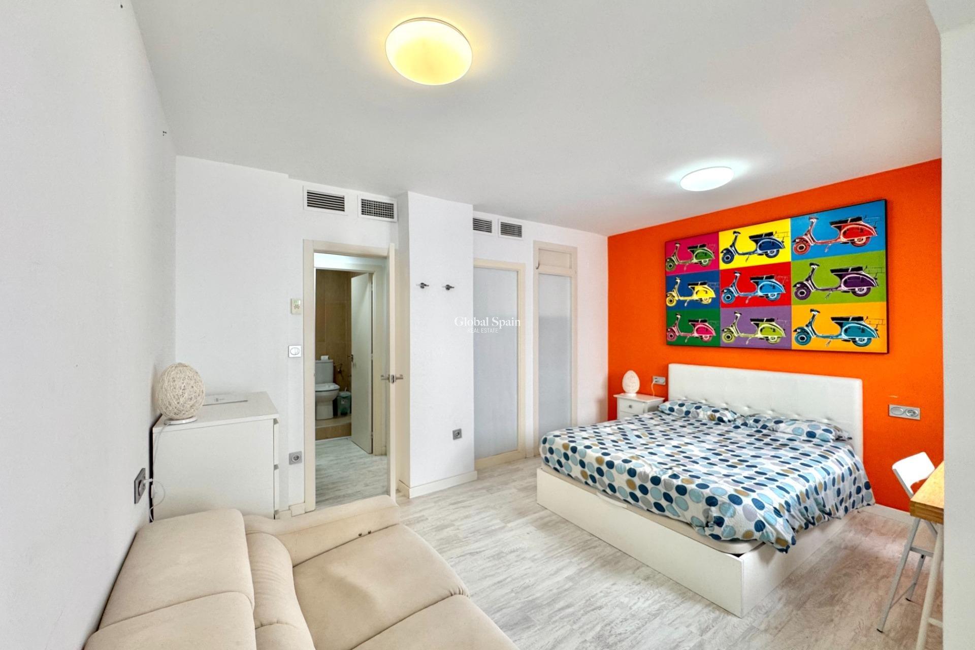 Revente - APPARTEMENT -
TORREVIEJA - Estacion de autobuses