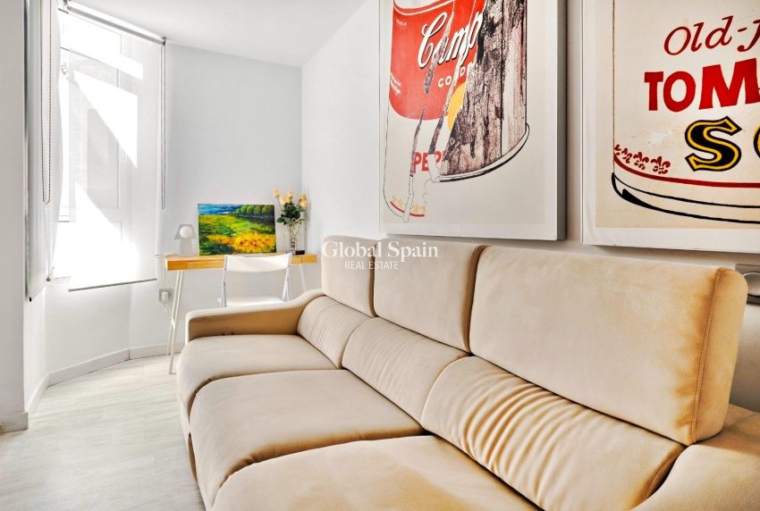 Revente - APPARTEMENT -
TORREVIEJA - Estacion de autobuses