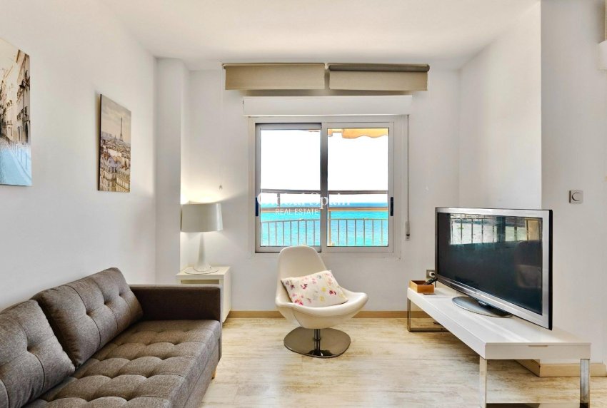 Revente - APPARTEMENT -
TORREVIEJA - Estacion de autobuses