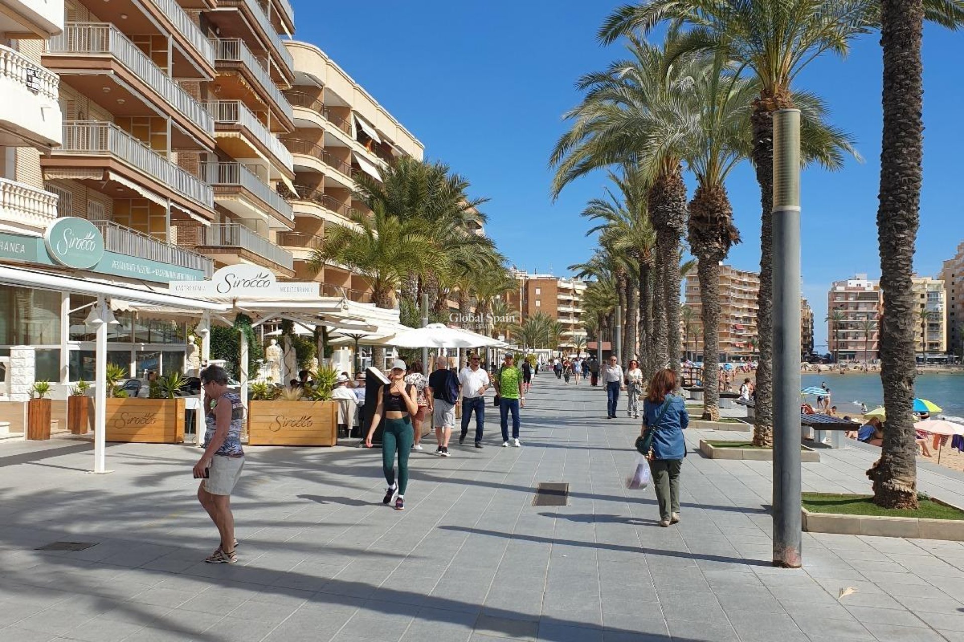 Revente - APPARTEMENT -
TORREVIEJA - Estacion de autobuses