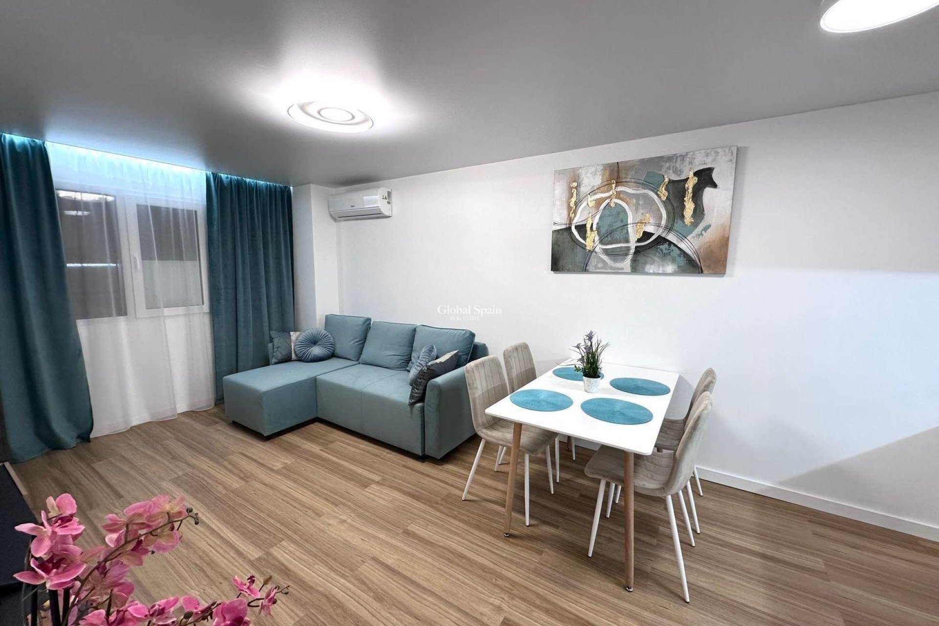 Revente - APPARTEMENT -
TORREVIEJA - Estacion de autobuses