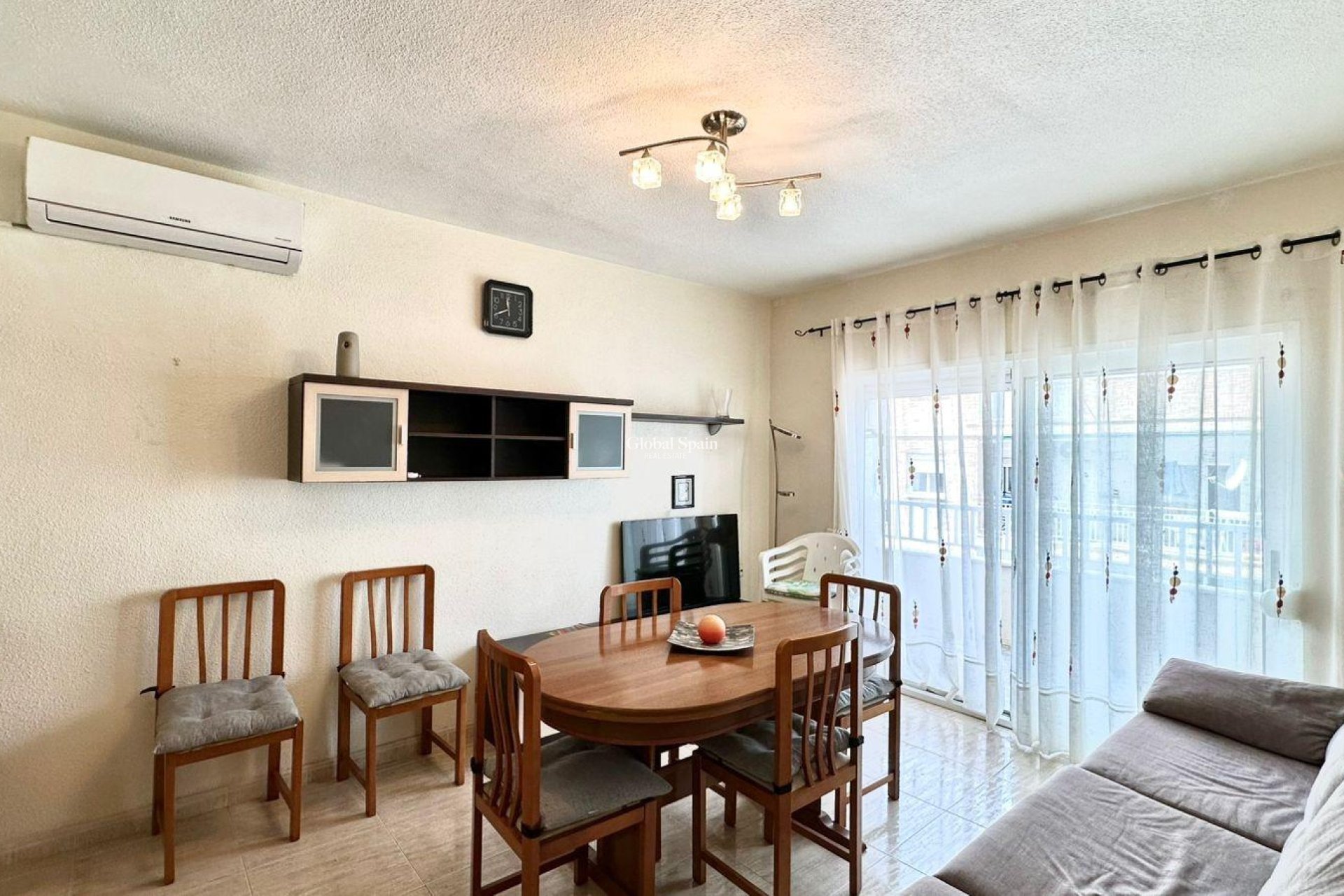 Revente - APPARTEMENT -
TORREVIEJA - Estacion de autobuses