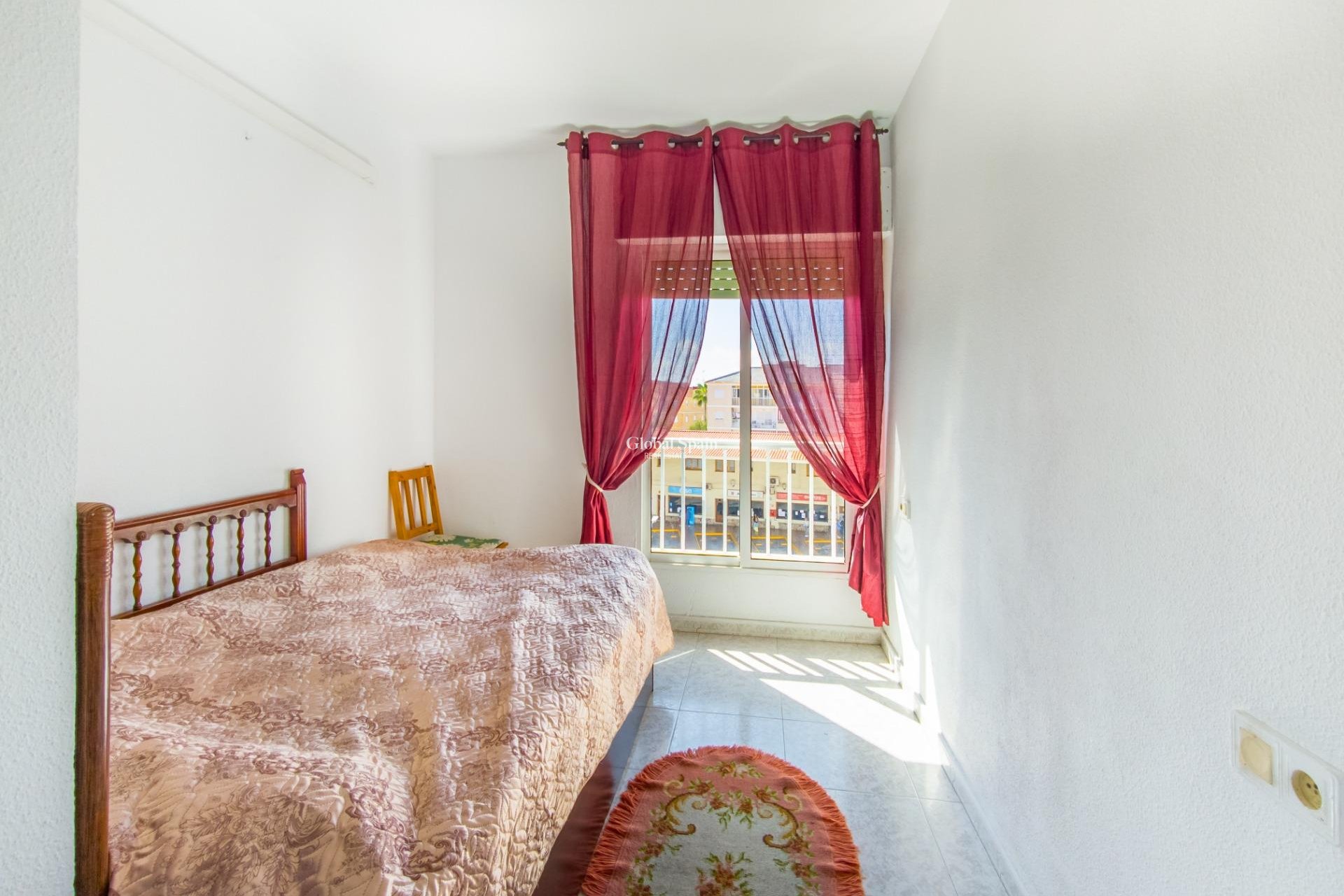 Revente - APPARTEMENT -
TORREVIEJA - Estacion de autobuses