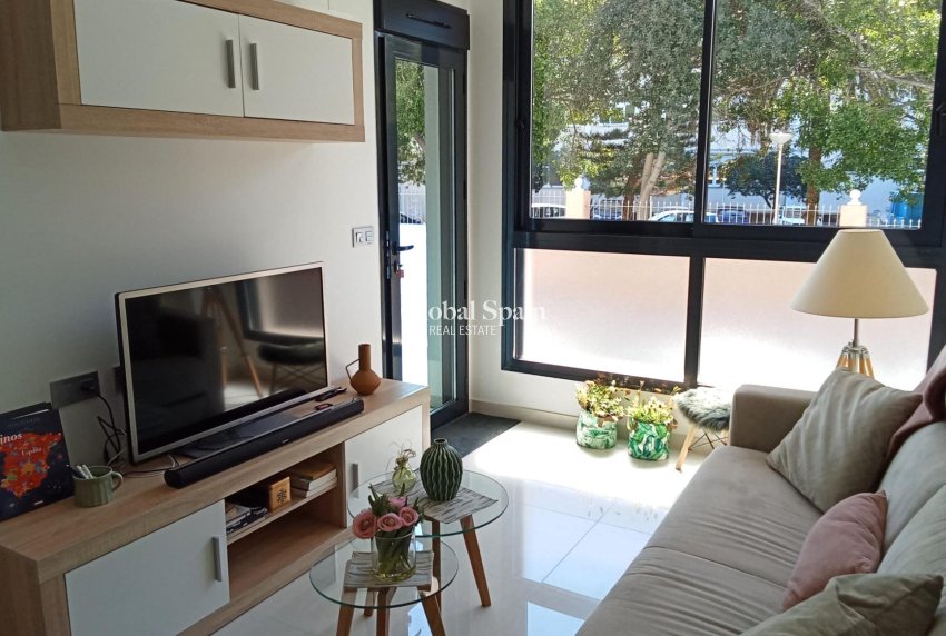 Revente - APPARTEMENT -
TORREVIEJA - Estacion de autobuses