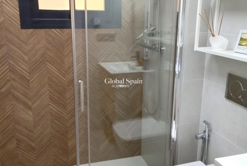 Revente - APPARTEMENT -
TORREVIEJA - Estacion de autobuses