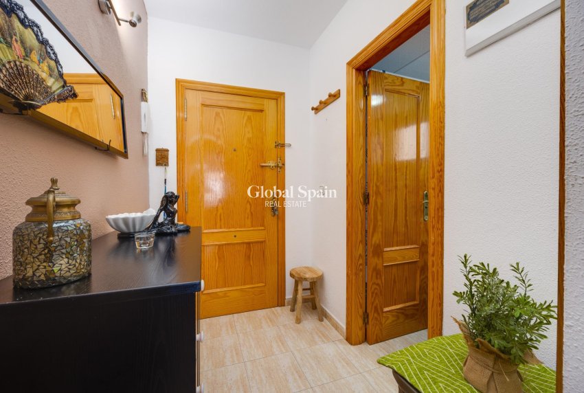 Revente - APPARTEMENT -
TORREVIEJA - Estacion de autobuses