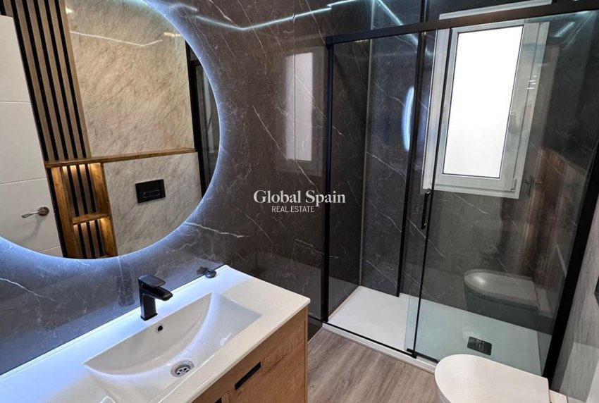 Revente - APPARTEMENT -
TORREVIEJA - Estacion de autobuses